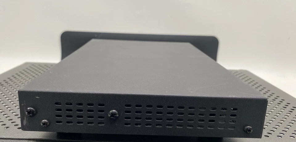 Ruckus Wireless Zone Director 1100 ZD1100 Networking Controller - Image 2 of 4