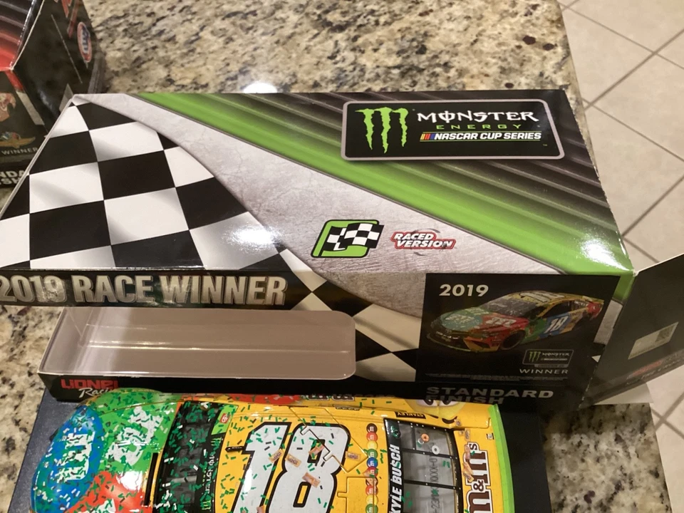 1/24 Lionel #18 Kyle Busch M&M’s Homestead Win 2019 Camry NASCAR - Image 3 of 4