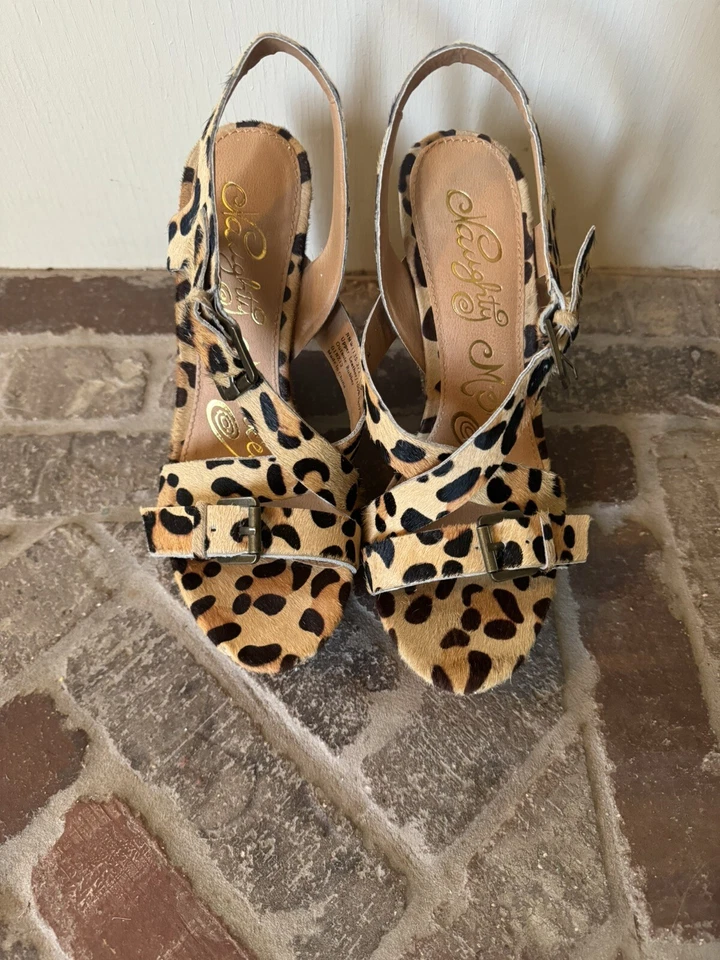 Sandalias plataforma cuña pelo pony estampado leopardo Naughty Monkey talla 9,5 para mujer Foto 3 de 4