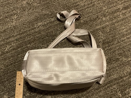 Marla Wynne Tassel Seatbelt Crossbody Hand Bag Purse Silver Gray Adjustable NWOT - Picture 3 of 6