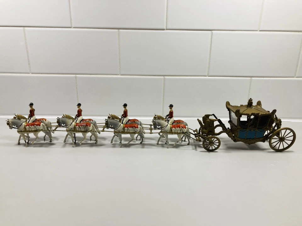Coronation Coach & Horses 1953 usado por la reina Isabel II por Britains Toy Co Foto 3 de 4
