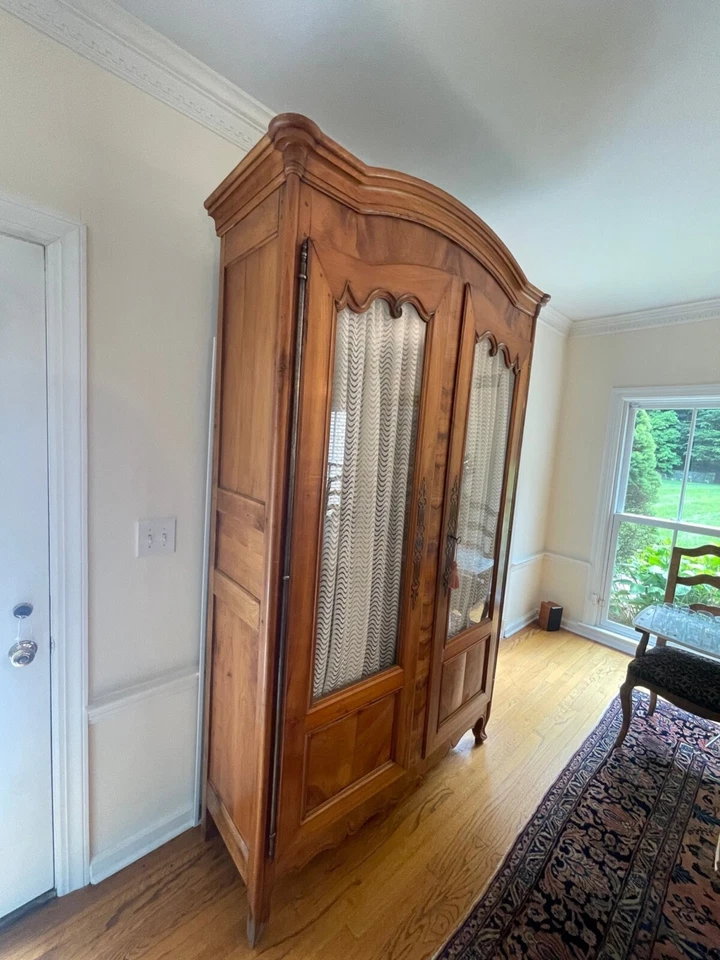 Armario francés de cerezo Luis XV del siglo XVIII Foto 2 de 4