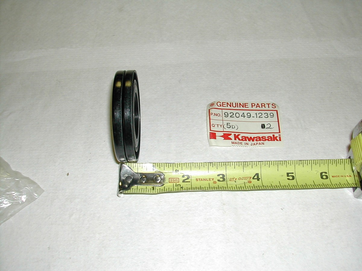 NEW NOS OEM KAWASAKI 92049-1239 STEERING HEAD SEAL 1987 87 ZX600