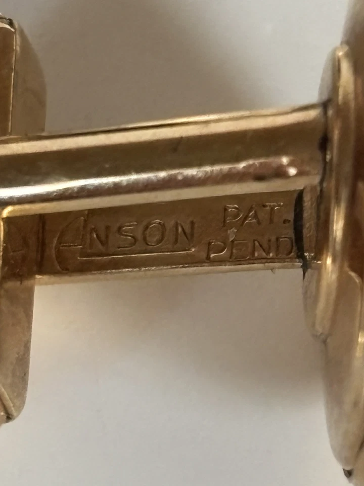 Clip de corbata Anson Onyx diamante astillado relleno de oro 12K y un gemelo ovalado imitación ónix Foto 2 de 4