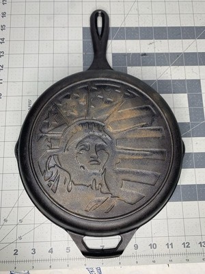 10 Inch Lodge Statue of Liberty Cast Iron Frying Pan Skillet Very Rare 10'' (E2)