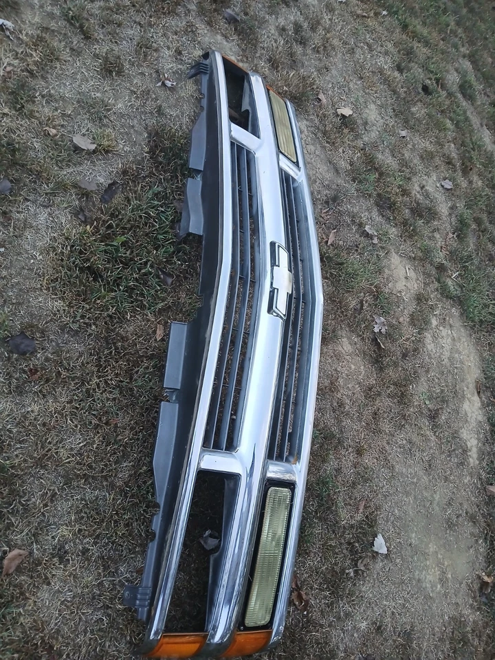 1994-1999 Chevrolet C/K 1500 2500 3500 Pickup Suburban Tahoe Chrome Grille OEM - Image 3 of 4