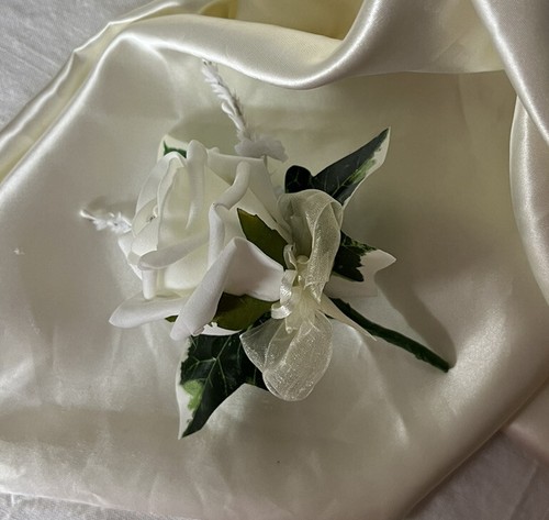 Buttonholes 10 x heather & ivory rose wedding flowers Artificial Diamanté New - Picture 4 of 6