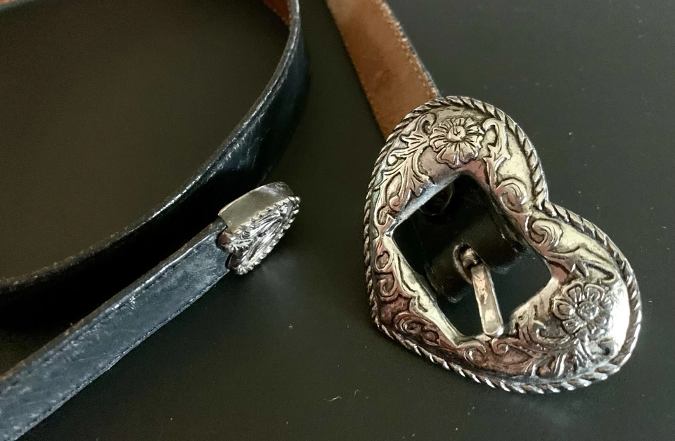 Cinto ocidental de couro JUSTIN prata fivela de coração tamanho 34 couro bovino grão superior EUA - Imagem 2 de 4