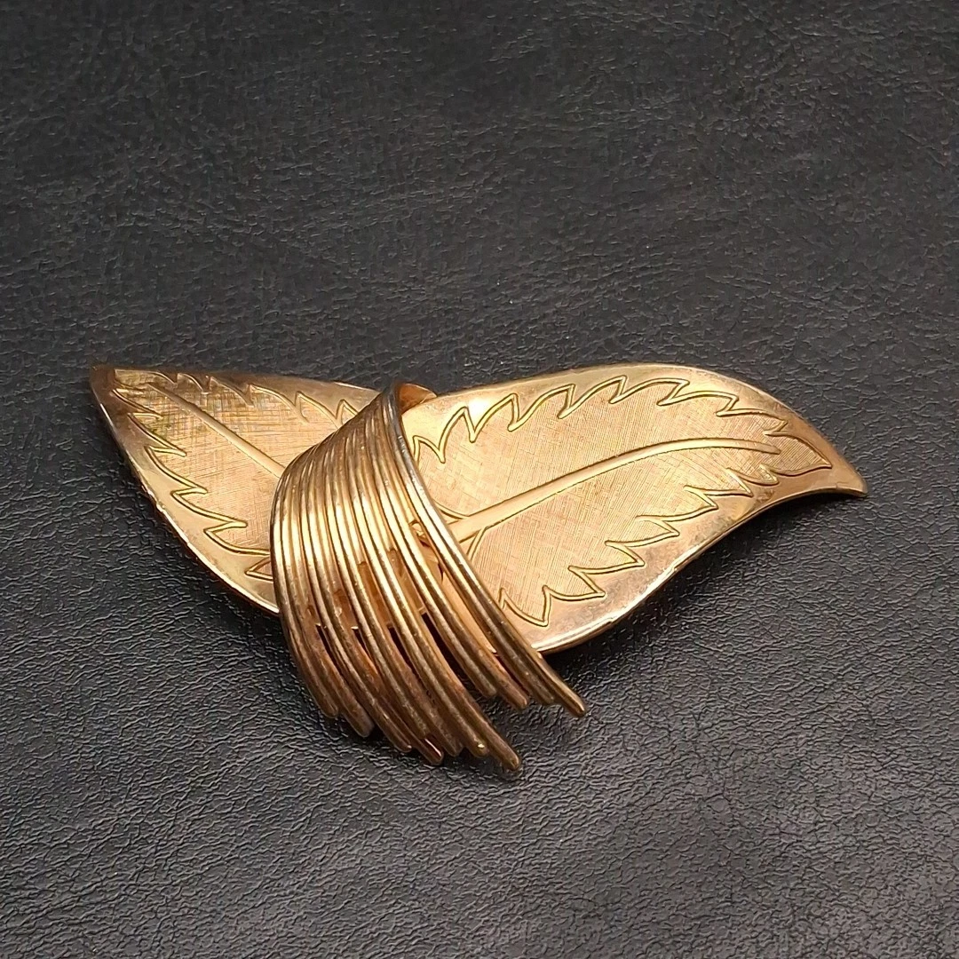 Pegasus Jewelry In Vintage Designer Costume Pins & Brooches for