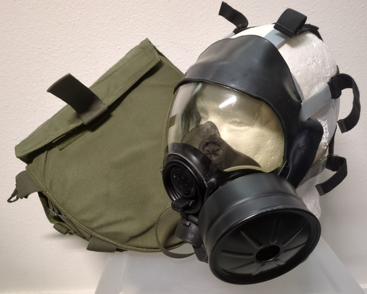 MSA MCU 2A/P US サープラス 軍用 ガスマスク US Military USAF Gas Mask MSA Model MCU-2A/P Medium & Bag, Outsert