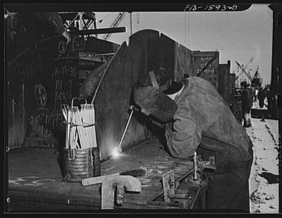 Photo:Wilmington California Shipbuilding Corp Welder 1940s Shipyard Worker
