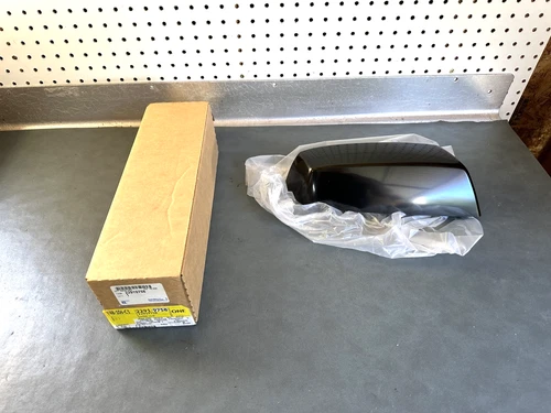 GM OEM NOS 22919758 Primed RH Mirror Cover 2015-2019 Chevrolet Silverado 2500 HD
