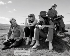RICHARD DREYFUSS, MELINDA DILLON & STEVEN SPIELBERG ON SET 8x10 Photo Wall Decor