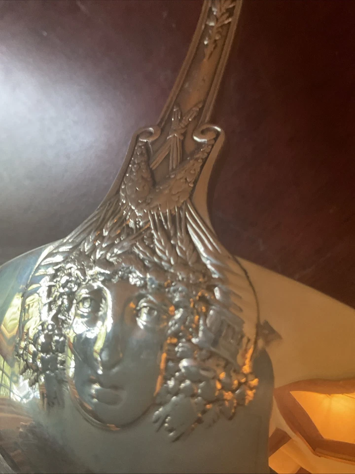 Antiguo cucharón perforador olímpico de plata de ley Tiffany Foto 4 de 4