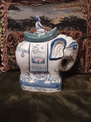 Vintage blue and white porcelain Asian elephant cookie,or ginger jar.