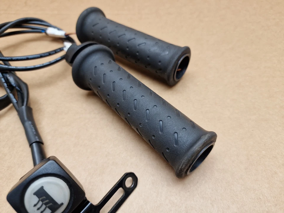 Рукоятки с подогревом, переключатель и ткацкий станок Triumph Tiger 1050 SPORT подлинные оригинальные 2013–2016 гг. - Изображение 3 из 4