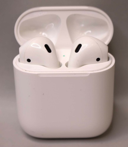 GENUINE APPLE AIRPODS 2 WITH CHARGING CASE A1602 A2032 A2031 - GOOD COND. |  eBay