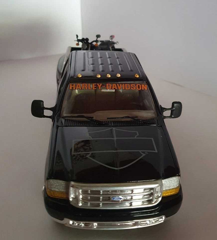 Ford F-350 Crew Cab and FXDX by Harley-Davidson 1:25 Scale 97961-00v - Image 4 of 4