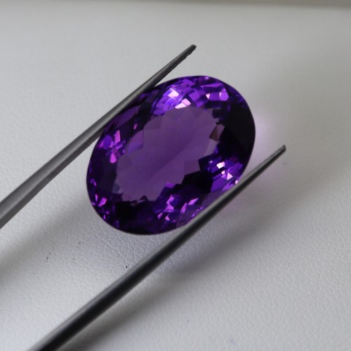 Piedra preciosa ovalada facetada amatista púrpura AAA natural de 19,5 quilates 20,5 x 15 x 10,6 mm - Imagen 8 de 13
