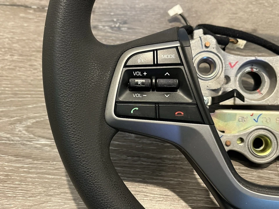 Volante de motorista HYUNDAI ELANTRA 2017-2018 com interruptor de controle de cruzeiro fabricante de equipamento original - Imagem 3 de 4