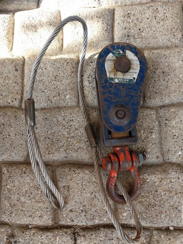 CROSBY 109064 Pulley Block, Shackle, 3/8"-1/2" Rope dia 