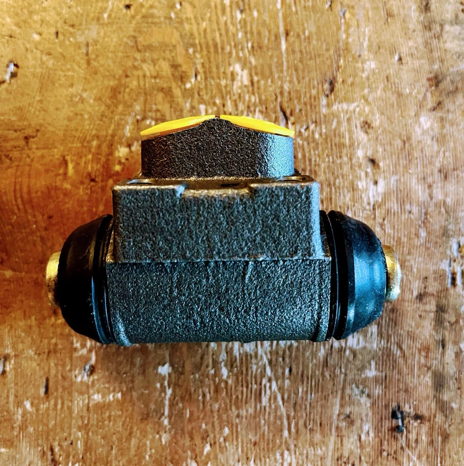 Genuine Ford Rear Wheelcylinders x 2 Part Number 67660211 ( New & Boxed ) - Image 3 of 4