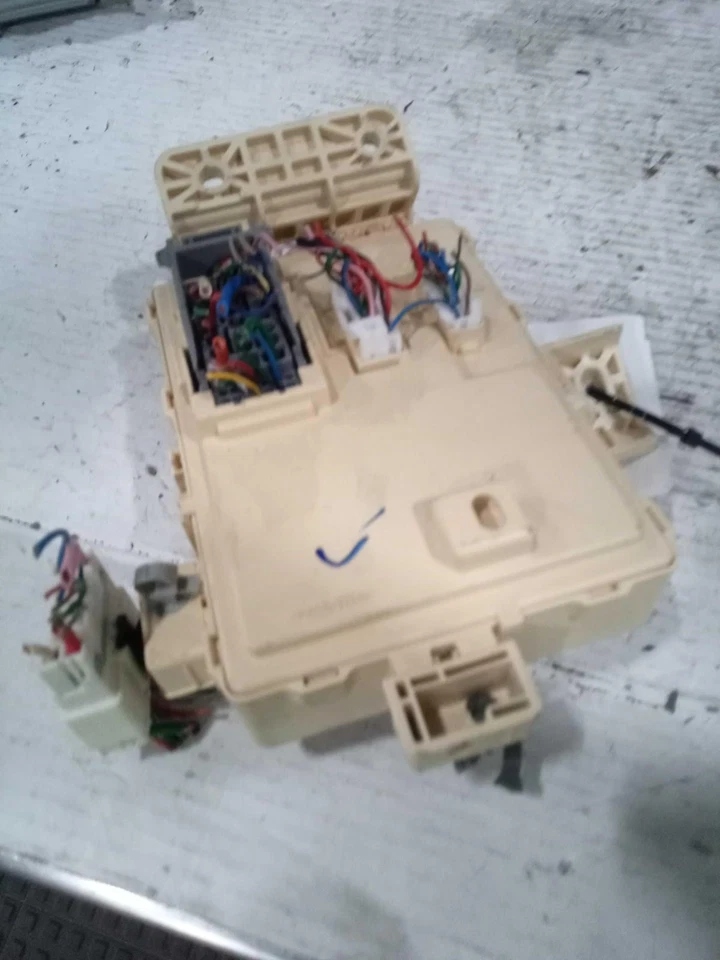 2017 Hyundai Tucson Body Control Module OEM 95400D3600 90K Miles - Image 2 of 4