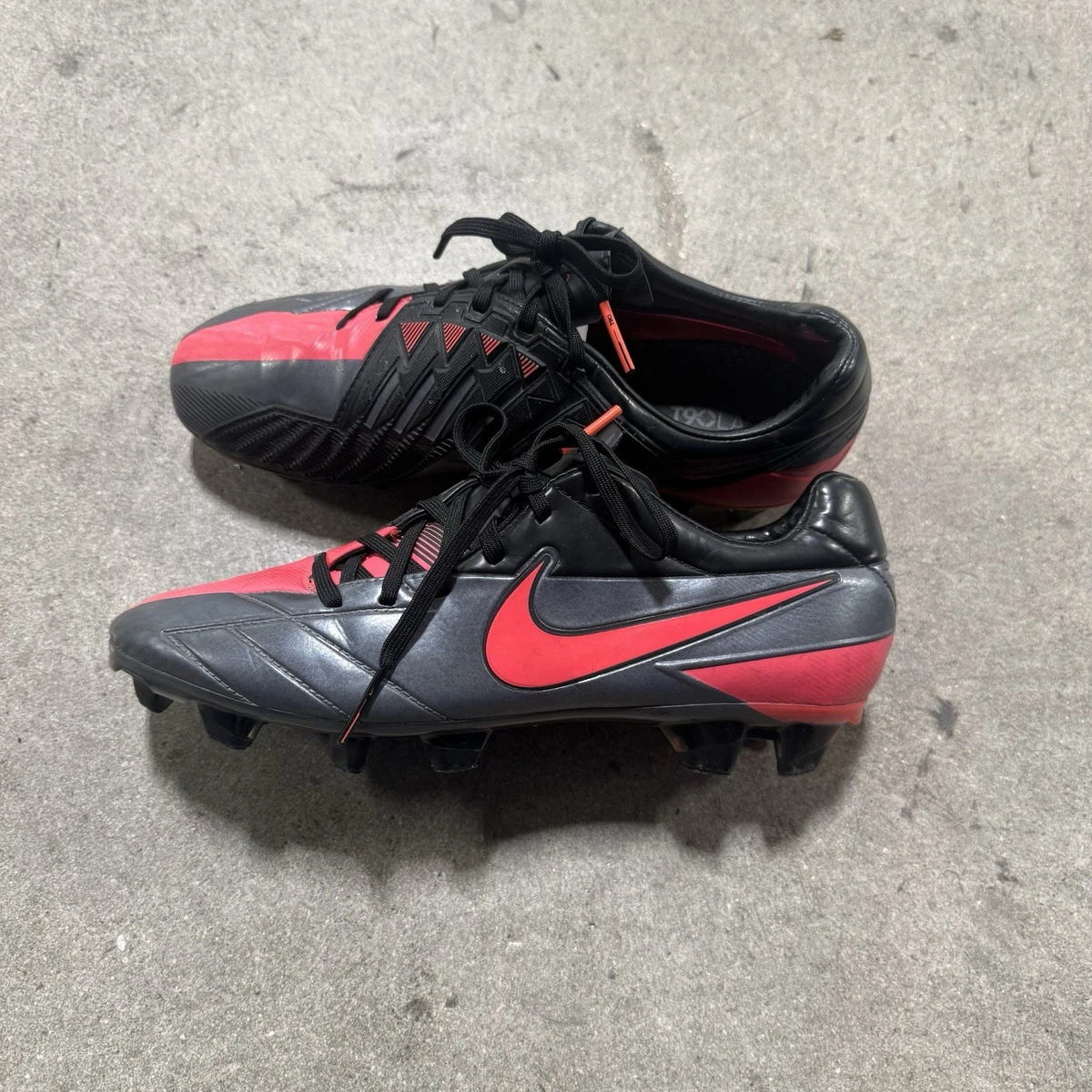 [NIKE] NWOT T90 Dark Grey and Red Cleats NIKE T90 LASER IV FG Soccer Cleats SILVER/PINK - Soccer Plus main image 3