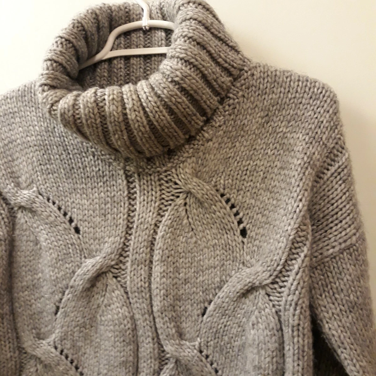 Elsamanda Italian-made Wool/Acrylic/Alpaca/Rayon Blend Cable Turtleneck Sweater