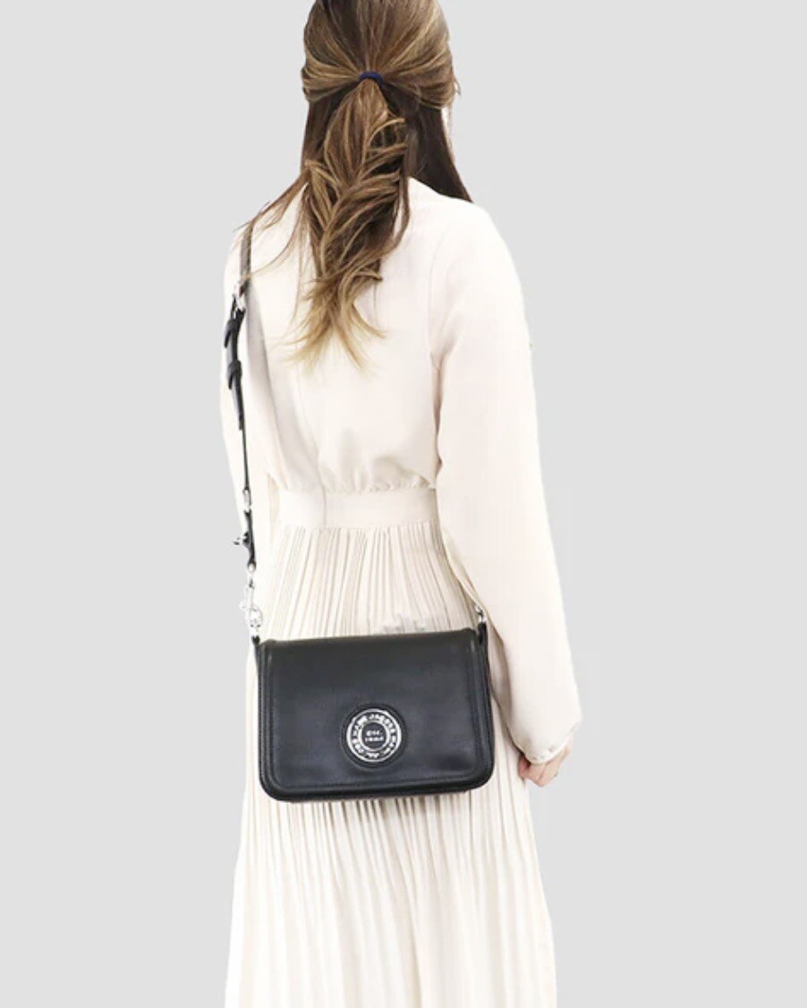 【MARC JACOBS】インシグニア クロスボディメタルロゴ フラップL MARC JACOBS】インシグニア クロスボディメタルロゴ フラップL