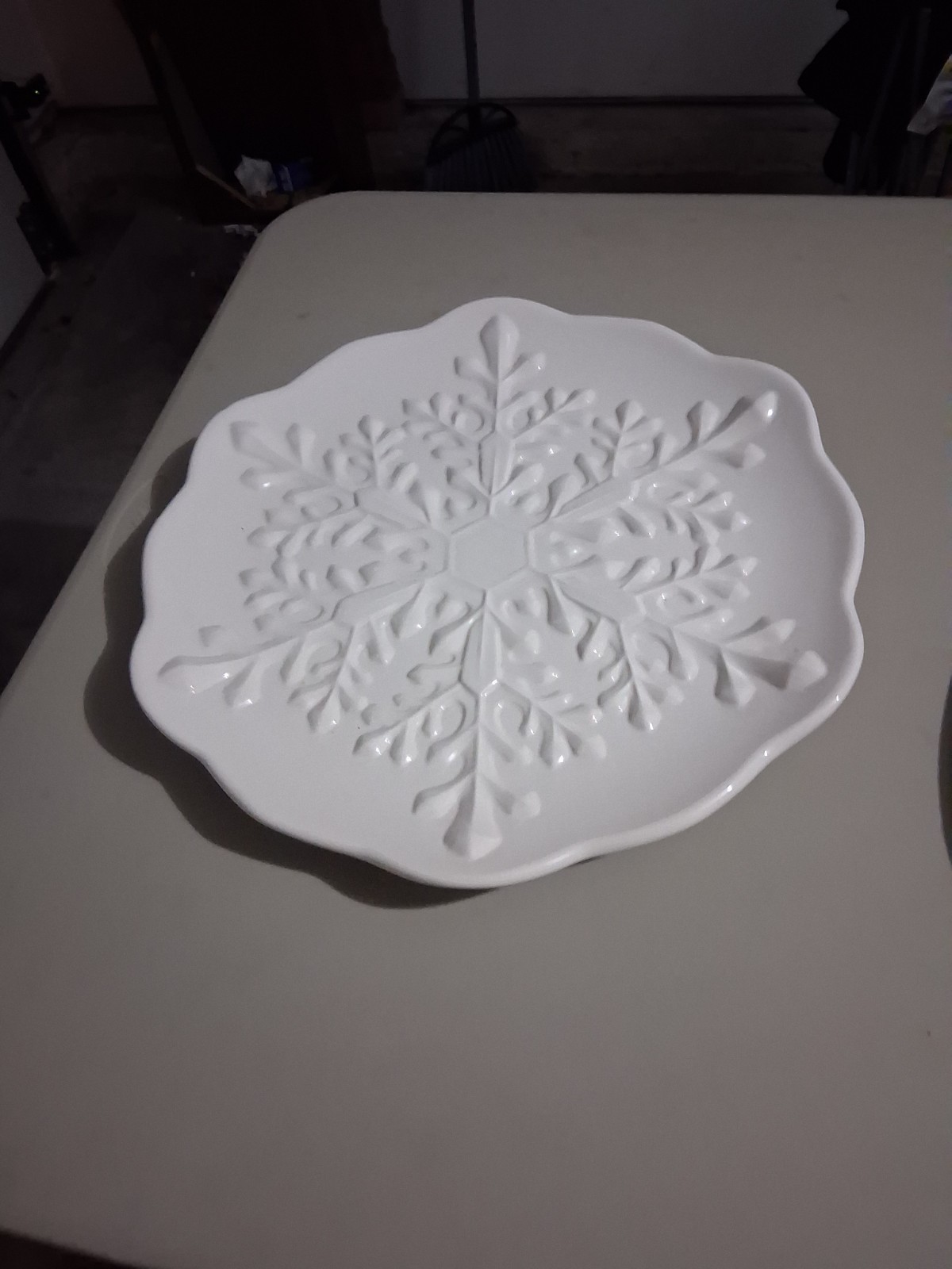 GG COLLECTION Rare Snowflake White Serving Plater