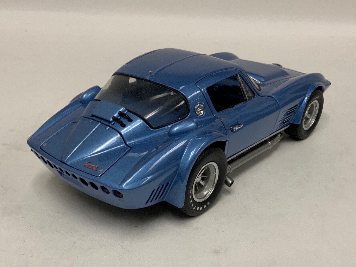 1/18 Exoto Chevrolet Corvette GRAND SPORT Coupe blue 1963 Nassau