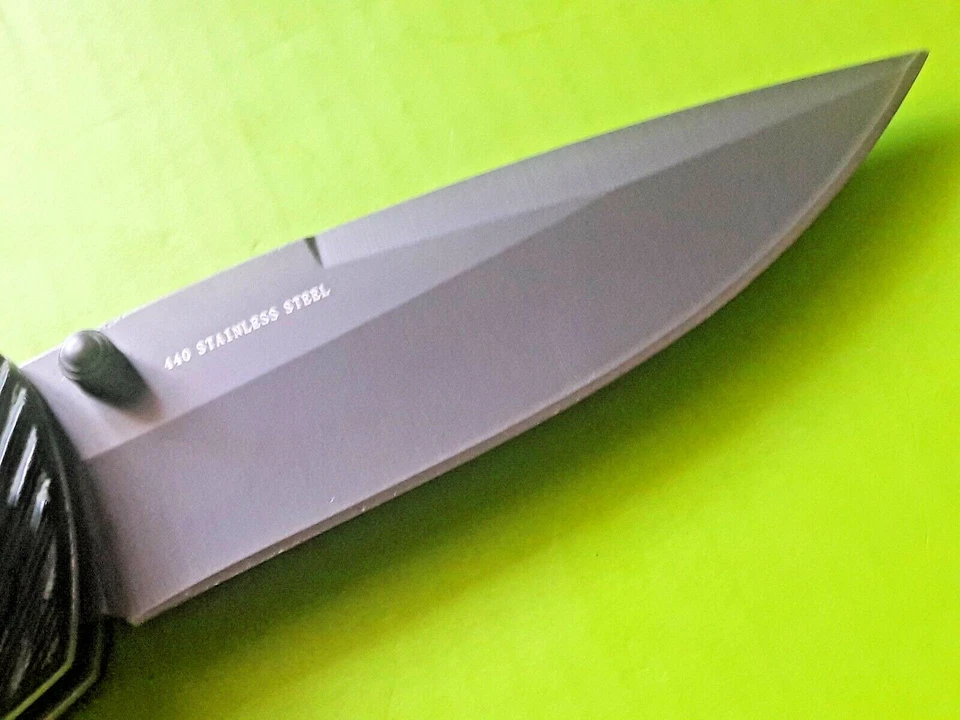 Navaja de bolsillo Boker Magnum 01MB645 "Green Grooves" con hoja de acero inoxidable 440 y clip Foto 4 de 4