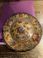 Ancien Bois Décor Floral Assiette À Pendre Fleur Signe M.B À Identifier