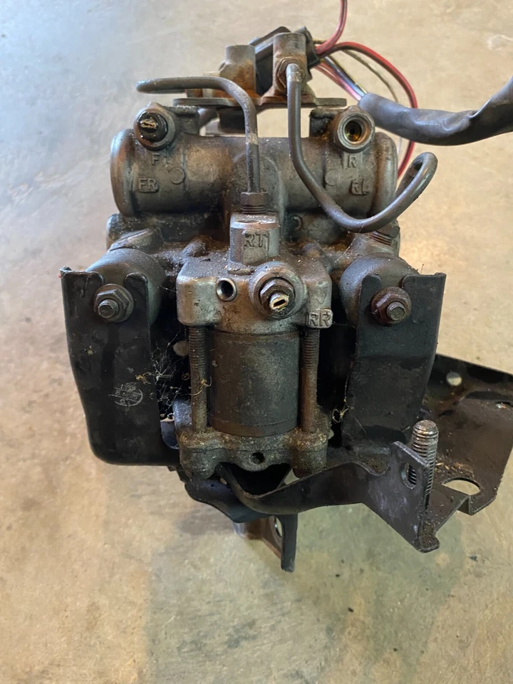 93 94 1993 LEXUS LS400 BOMBA ABS CON CONTROL DE TRACCIÓN FRENOS ANTIBLOQUEO Foto 2 de 4