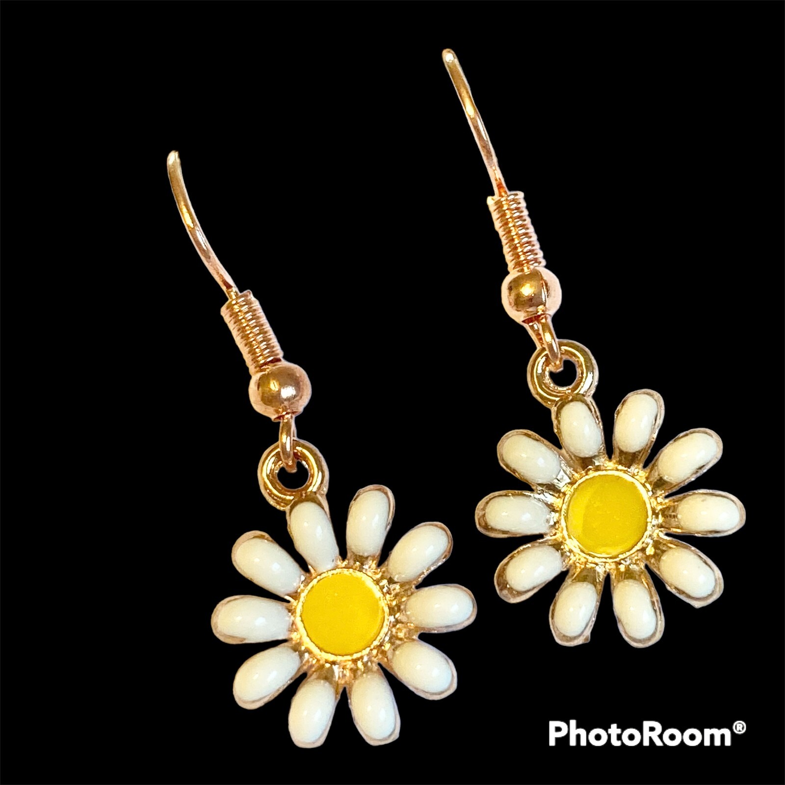 Daisy Flower Earrings Rose Gold Plated Enamel White Yellow Dangle