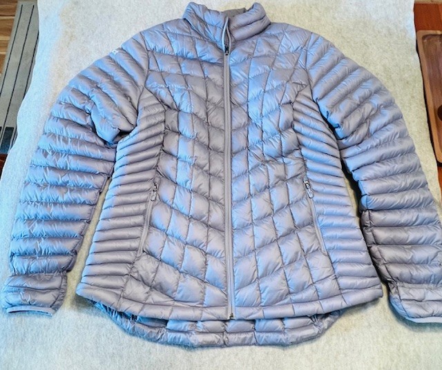 Womans Marmot Gray Puffer Jacket XL