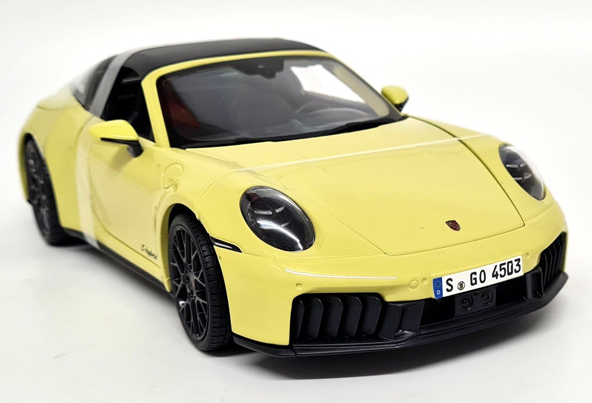 Maisto 1/18 Porsche 911 992.2 Targa 4 GTS Yellow Diecast Scale