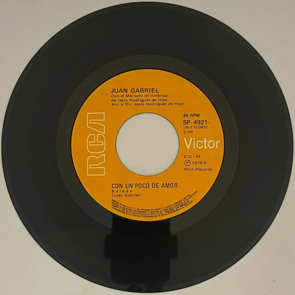 JUAN GABRIEL CON MARIACHI - CON UN POCO DE AMOR - 1978 MEXICAN 7" SINGLE PS - Image 3 of 4
