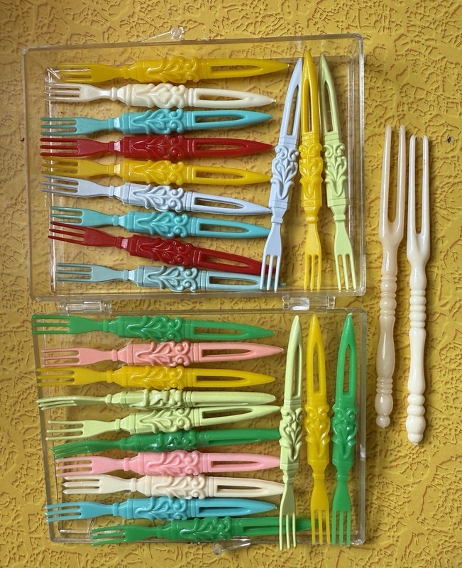 Lot of 27 Vtg MCM  Cocktail Plastic Picks Bar Drink Skewer