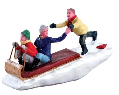 Lemax 42248   Toboggan Trouble | Figuren fürs Weihnachtsdorf