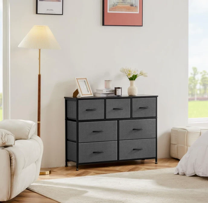 Cómoda 7 cajones gris, marco de acero, tapa de madera y cajones de tela. - Image 3 of 4