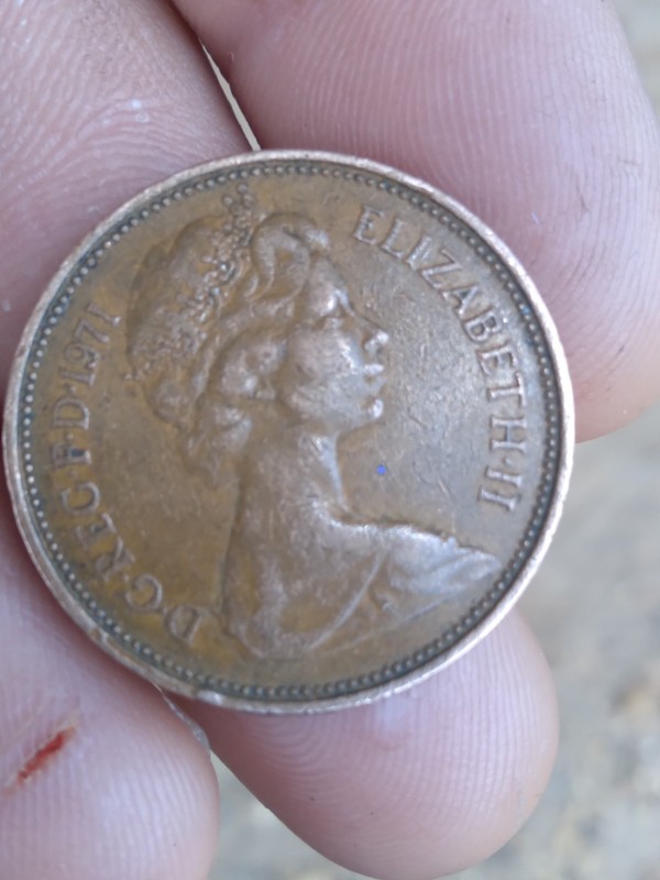 1971 circulated queen Elizabeth ll  pence coin .rare British coin