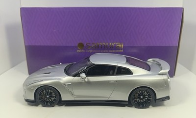 KYOSHO 1/18 Scale NISSAN GT-R “Premium Edition” SILVER KSR18044S