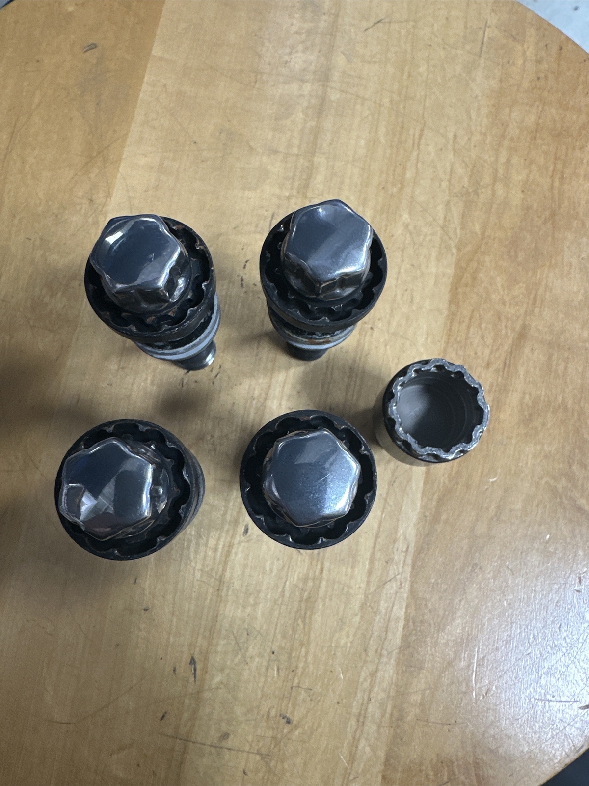 OEM MercedesBenz Wheel Lock Kit A000 990 98 19 New Style Chrome Tip