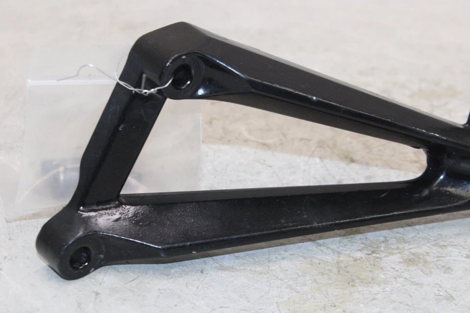 15-17 YAMAHA YZF R3 OEM CLAVIJA TRASERA IZQUIERDA PASAJERO Foto 3 de 4