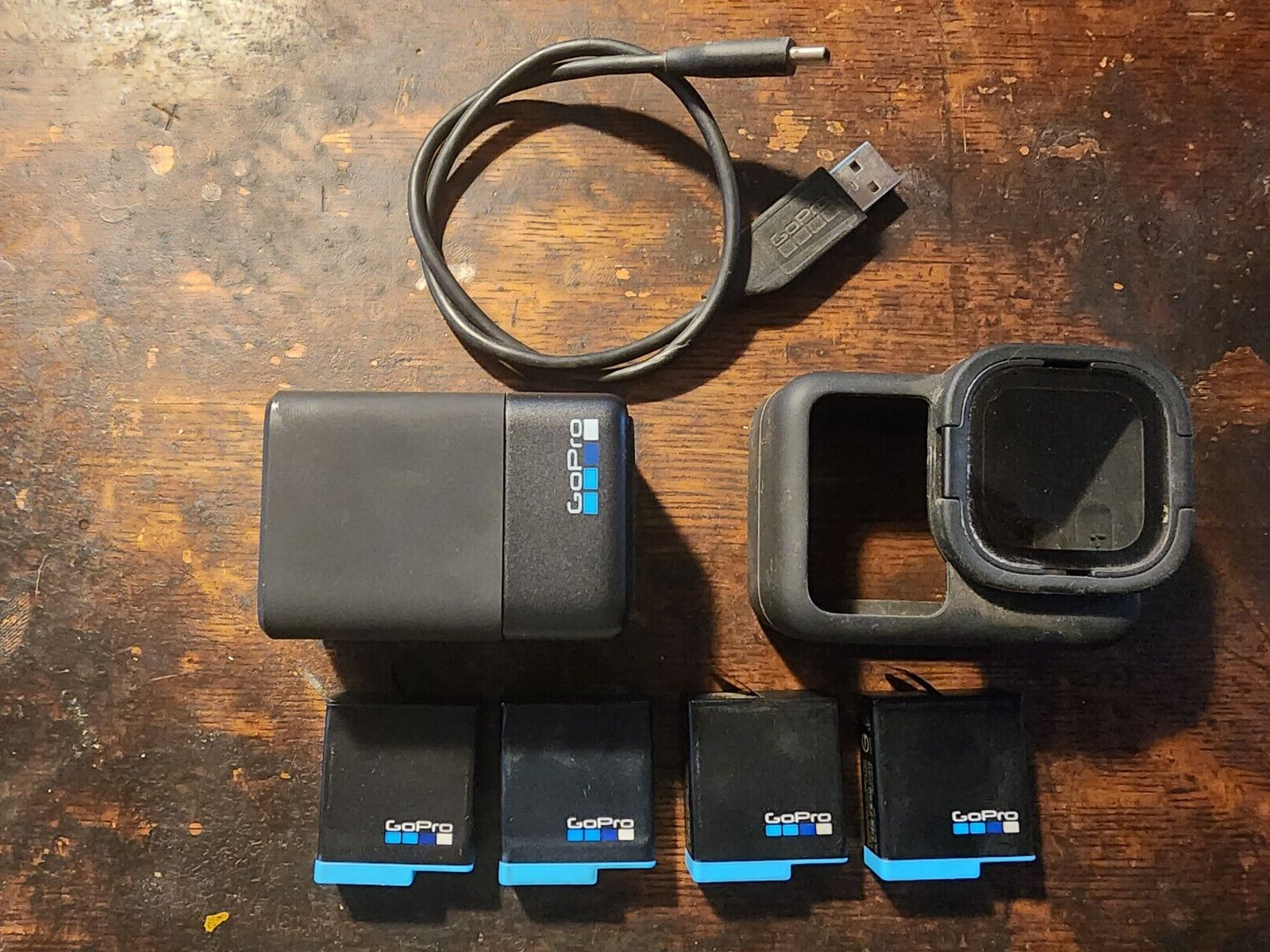 GoPro hero 8/7/6/5 black batteries, double charger and protective cover-image