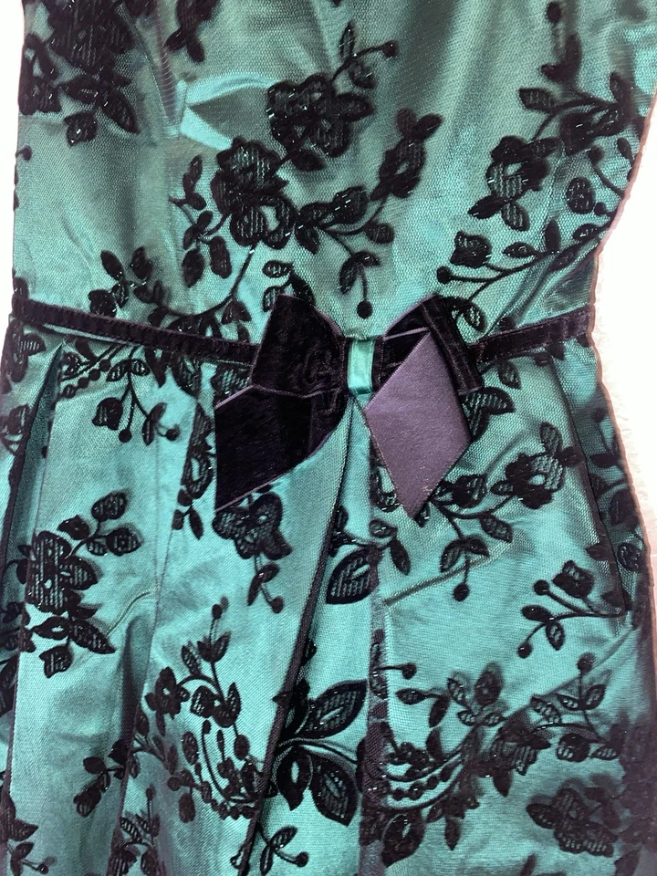 Jona Michelle 是一个为女孩创造美丽连衣裙的品牌! 8 码全新 — 第 2/4 张图片