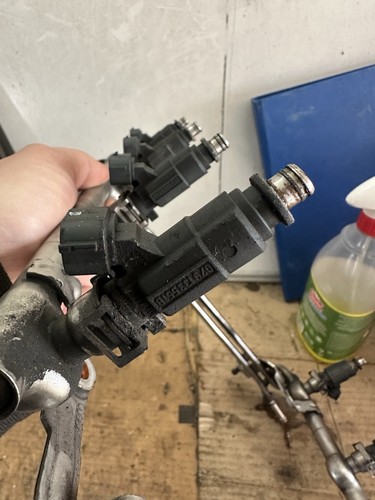 Audi S4 B6 B7 4.2 V8 BBK Fuel Rail & Including Injectors Used Set 8 Injectors - Picture 4 of 7