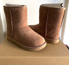 NIB UGG Kid's Classic Short II Water Resistant Genuine Shearling Boot Size 3